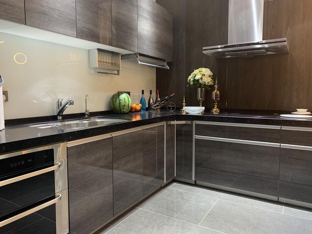 看完日本厨房，发现根本不懂装修！橱柜下还藏3辆小推车，佩服！