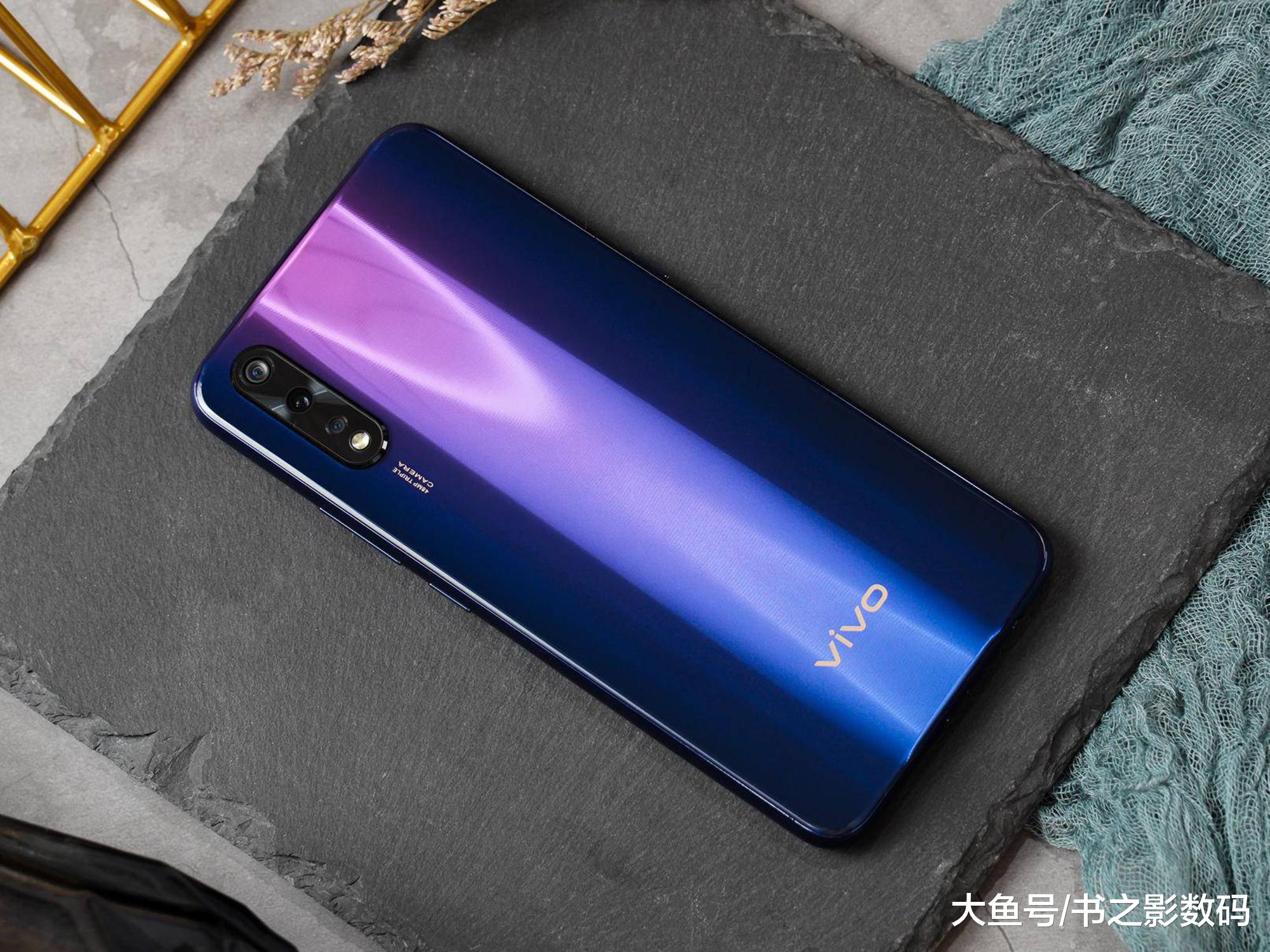 从1898跌至1448，发布三个月跳水450，6+128GB更有性价比