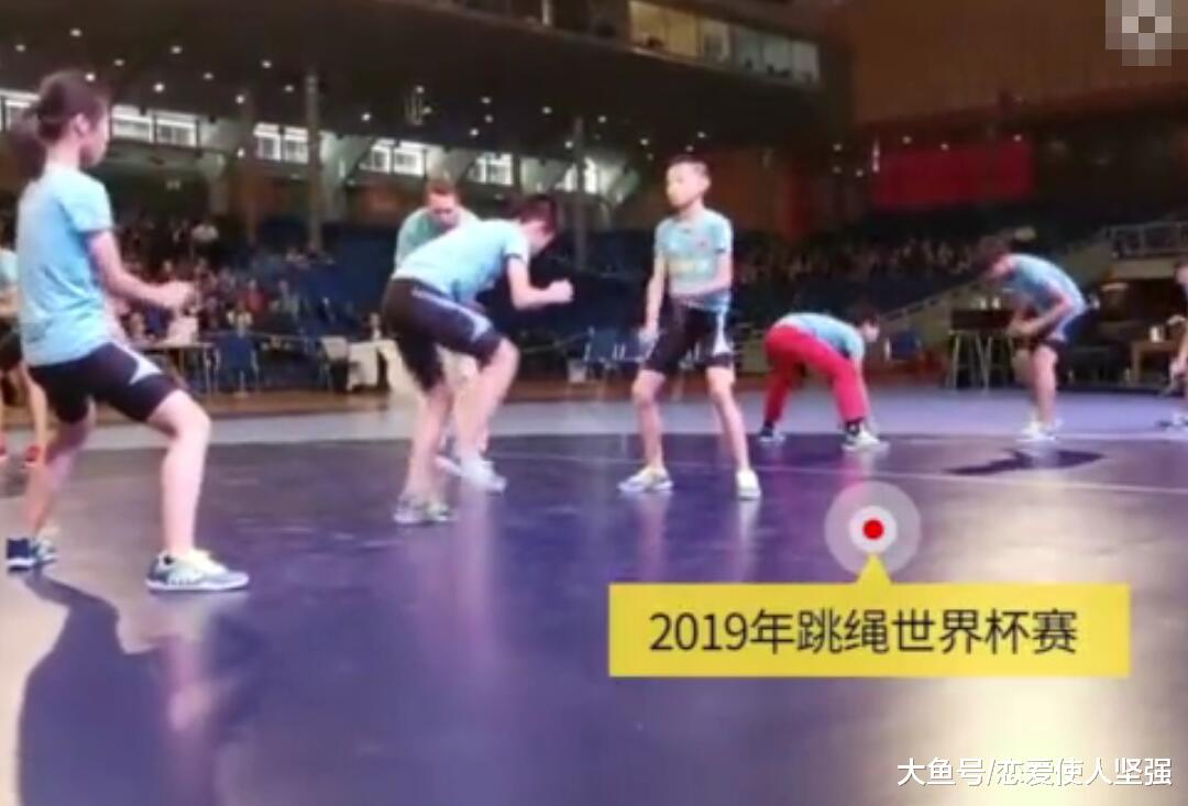 中国小学生跳绳世界杯夺60枚金牌，网友：我是来这个世界充数的？