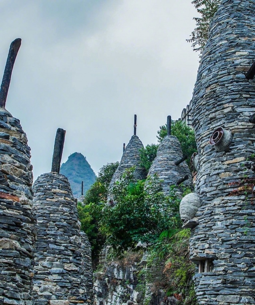 贵州一位老人，花20多年打造石头城堡，如今价值连城