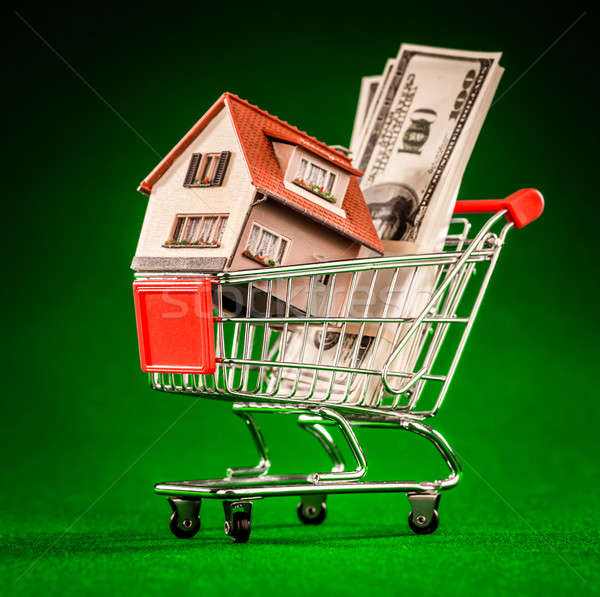 楼市变脸四重奏，有人火中取栗