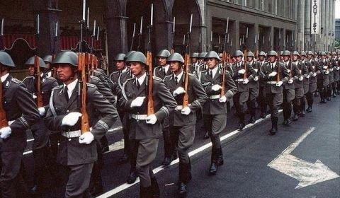 当下世界格局中，为了国际影响力，两小国能成功合并成一大国吗