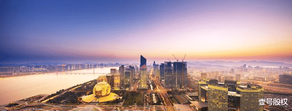 手头有套房子买来160万左右，现在出租年收6-8万左右，是卖掉还是放手上好呢？