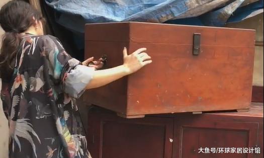 简单改改，80年代老箱子“容光焕发”，放客厅当茶几还不错又省钱