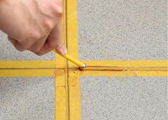 瓷砖美缝，老婆坚持要用土豪金，还说金光闪闪最好看，晒晒！