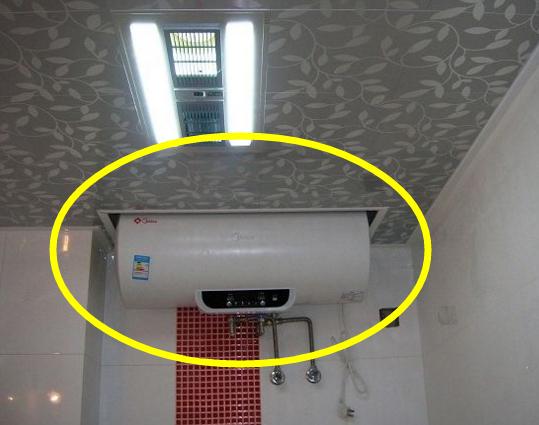 卫生间装吊顶，再装电热水器太压抑了？学学这方法，美观还省空间