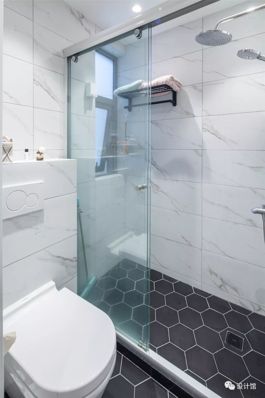 88㎡现代舒适，鞋柜+电视墙组合一起，实用大气