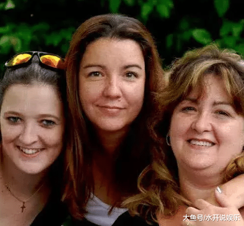 美国女孩交了一个未成年男友 没想到被38岁母亲抢走