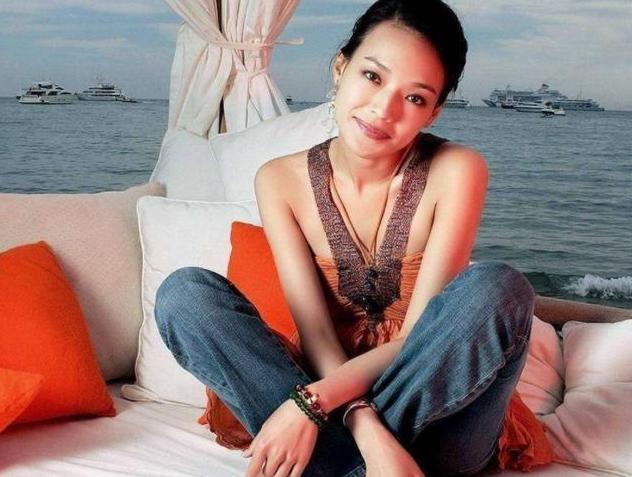 舒淇晒出自己的豪宅，家里最豪华是衣帽间，全是名贵包包和首饰