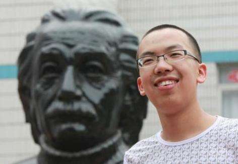 这一高考状元人生开挂，毕业7年连升拥有19套房，却不值得学习