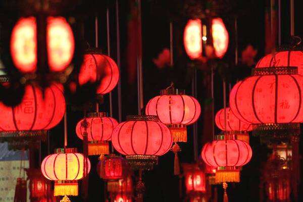 又快过年了，今天我们来聊聊自己家乡过年的那些习俗吧！