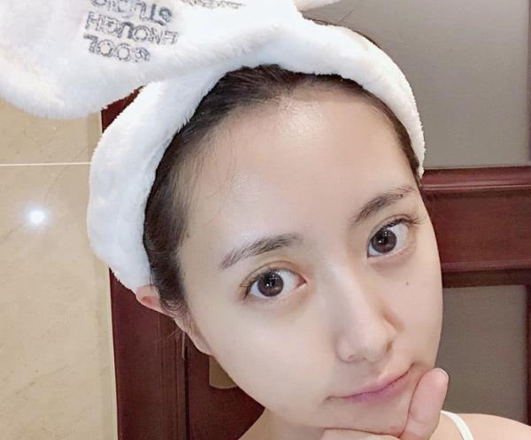 今年被抖音带火“变态妆前乳”，轻松打造服帖完美妆容，网友：我跪服