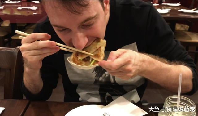 法国美食家偷学中国特产回去卖，当地人爱不释手，还被抢购一空！