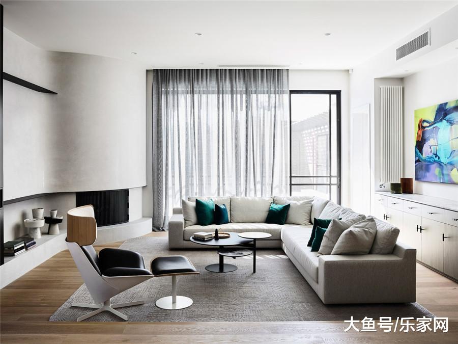 如今你家工人装飘窗时打了个小洞，别验收直接给钱，太尽责了