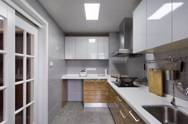 小户型厨房适合做怎样的布局方案？来看一下别人家的设计