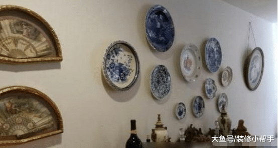 带你参观付笛生现实的房子, 墙壁挂满了艺术品, 装修很文艺