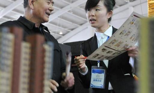 卖套150万的房子，售楼小姐能拿多少提成 看完决定要不要改行