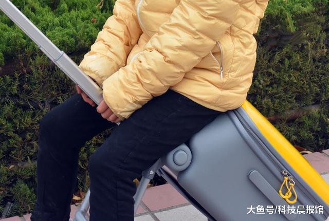 小米生态链推出带娃神器，20寸稚行溜娃箱让收纳出行两不误