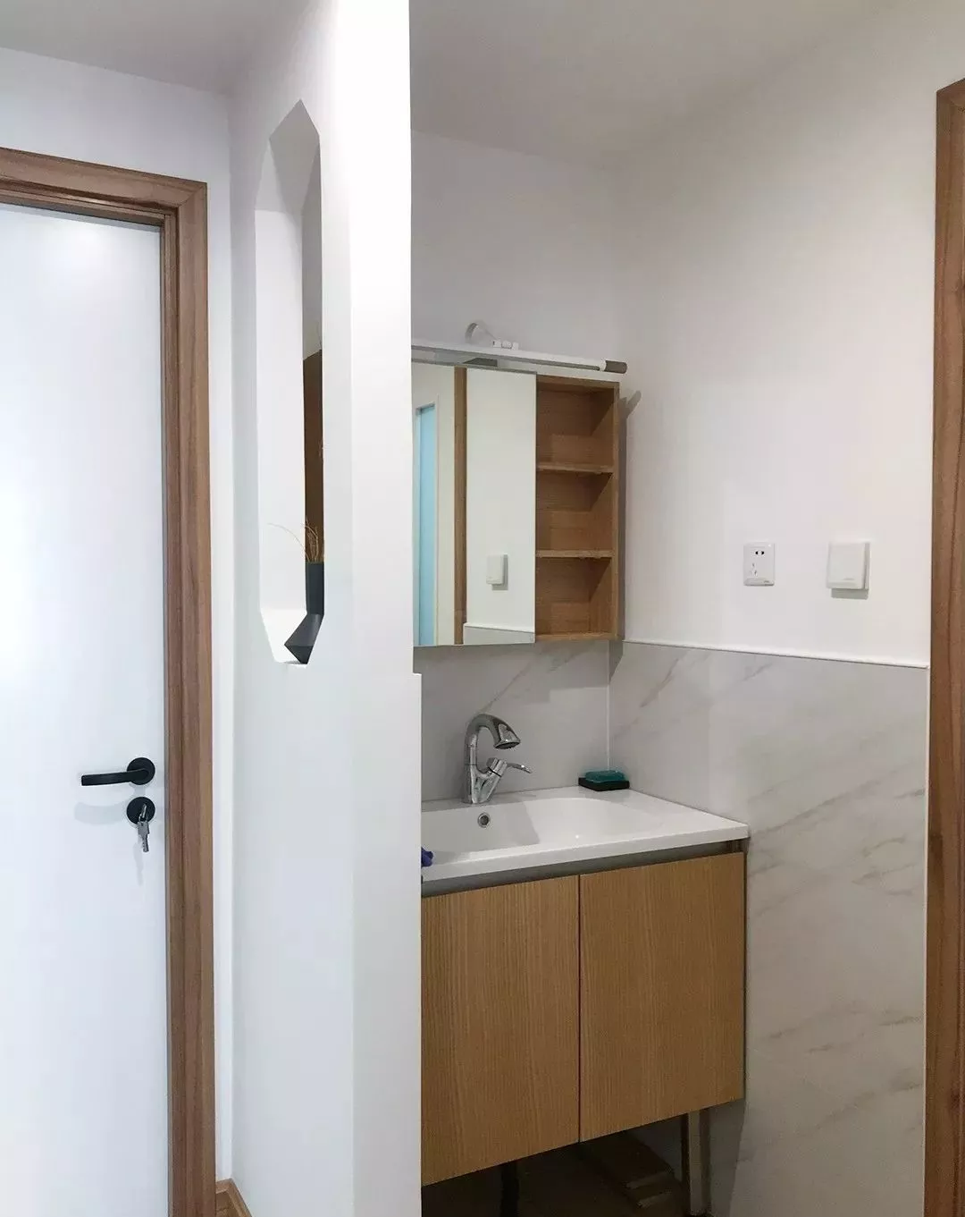 简中式风，古色古香的原木与清新淡雅的绿色搭配，效果别具一格