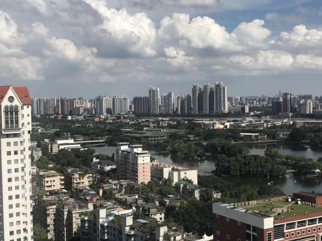 对于购房者来说，一定要学会随波逐流，借势而为