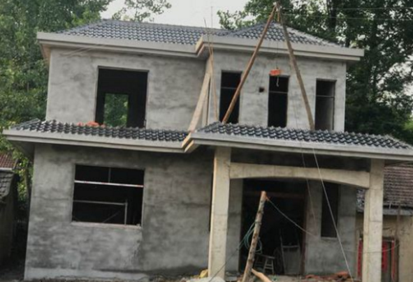 只花15万如何自建一层半小别墅？完工效果邻居们都看懵了