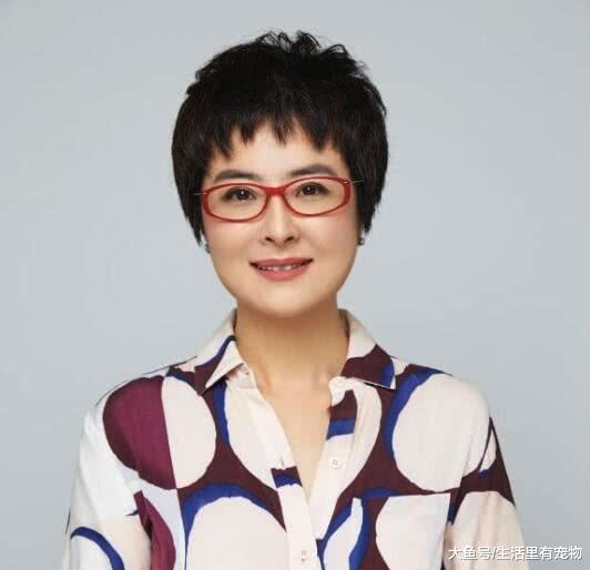 曾經的央視美女名嘴，放棄鐵飯碗，辭職后成金融界大佬！