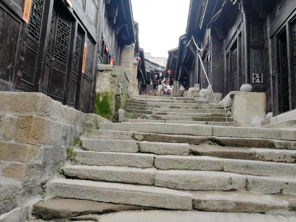 一座千年古镇，曾和乌镇、周庄“同名”，如今却低调无人识