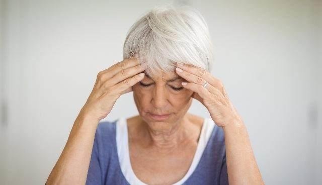 突发面瘫可能是脑梗发作？这3个都是脑梗塞的“暗号”