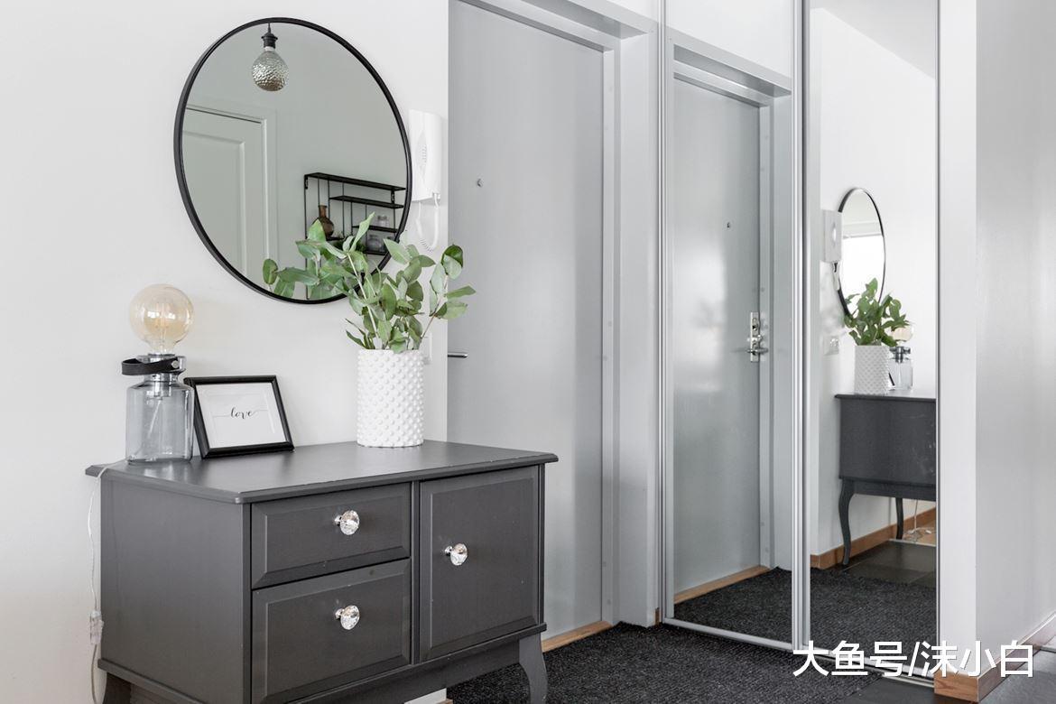 曬我82平小戶型，玄關裝衣柜，臥室有大陽臺，真想立馬搬進來住！