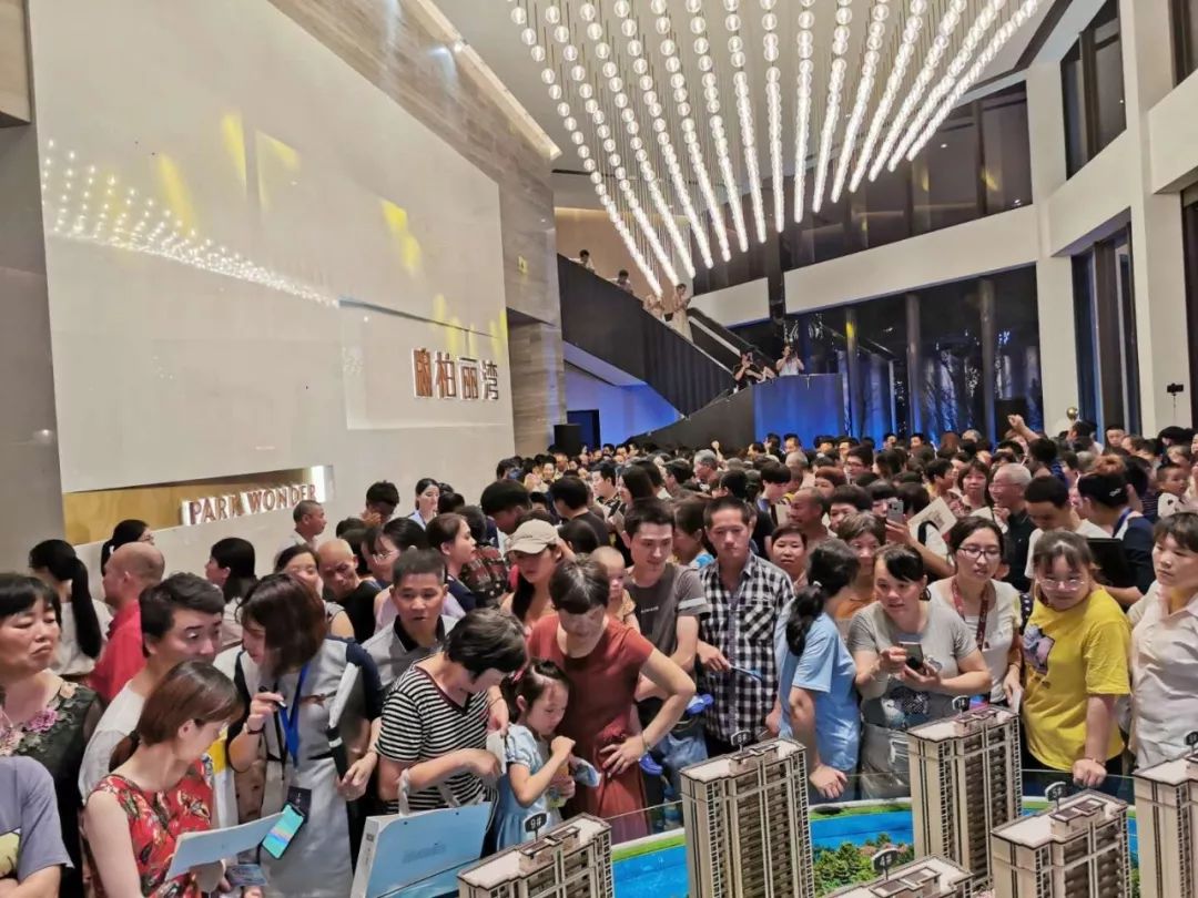 袍江又有大事发生？为何这里，大晚上还人山人海？