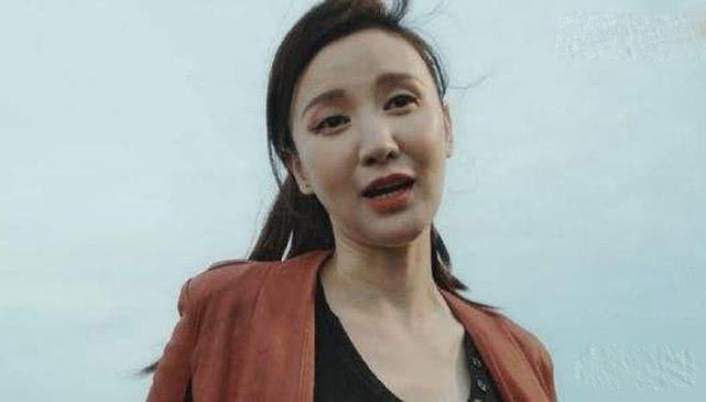 戚薇|一个被玻尿酸毁了的女星，如今38岁面目全非，年轻时五官精致耐看