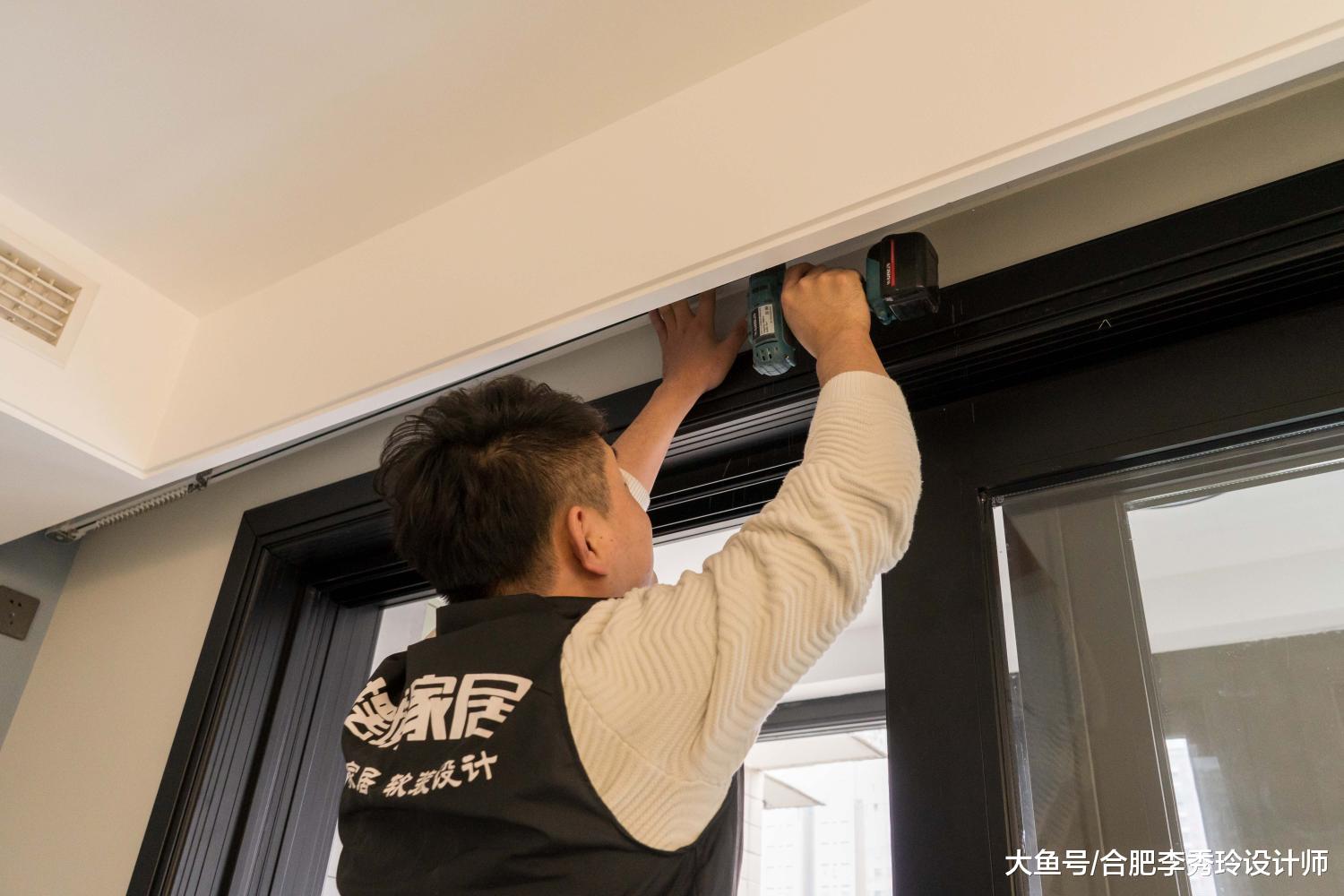 合肥業主家安裝雙層窗簾，開關一按就能拉開，實用性與裝飾性兼備！