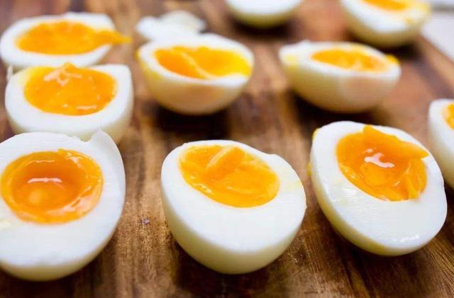 养狗小知识: 蛋黄对狗狗来说可是补品!