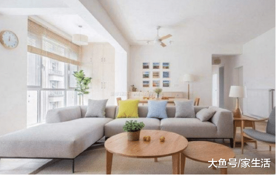 越來越多人客廳都不擺茶幾了，他們喜歡這樣走做，回家我也學一個