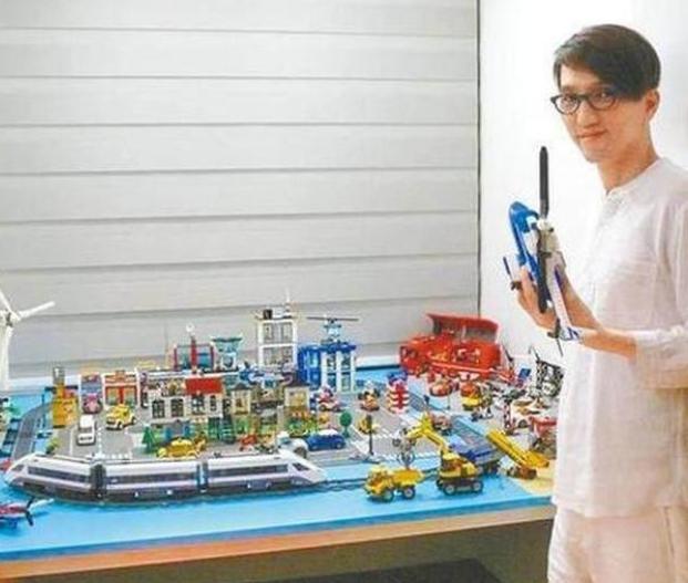 林志炫晒出自己住的家，53岁了还不结婚，一个人住过千平方豪宅