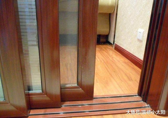 厨房万万不要装推拉门了，头次见这种新设计，既美观又实用