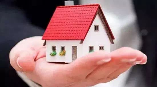 开发商掀起降价抛售潮, 炒房客如坐针毡, 究竟应该何去何从?