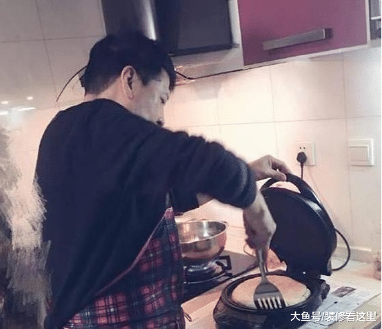 关晓彤晒出自己的住宅装修，家里古典风格，和父母住在一起