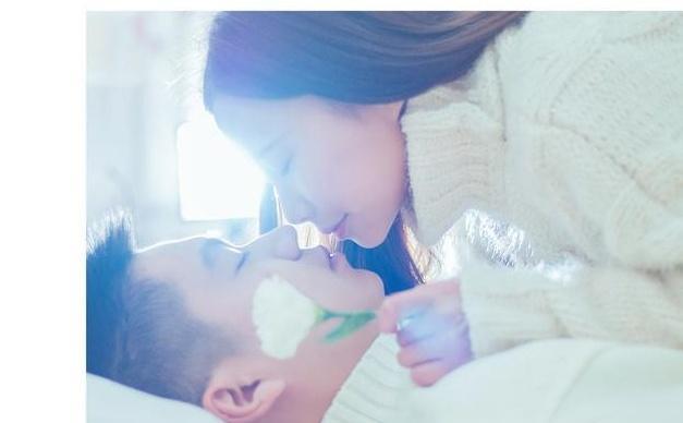 女人在睡前不自觉有这些行为，那她心里八成有了别人，男人别不懂