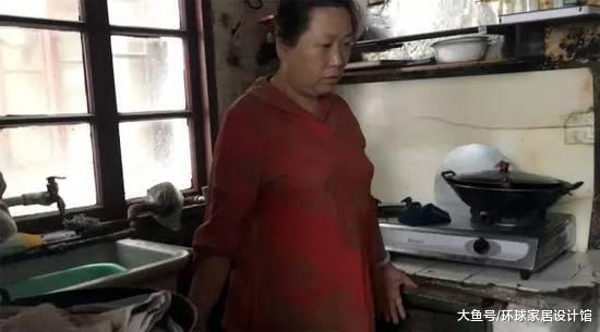 上海一家3口蜗居9㎡，30岁儿子睡小阁楼，每天踩着冰箱上床！
