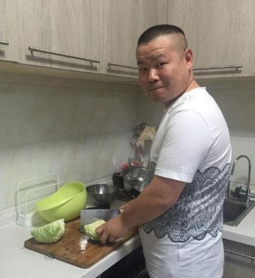 参观岳云鹏现实中的家，儿子长得跟他一模一样，一家人生活很温馨