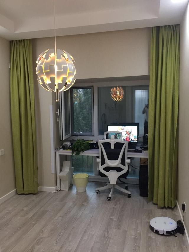 晒晒亲戚刚入住的新房，头次见餐桌放玄关，特喜欢客厅不输人！