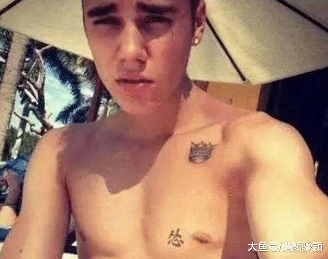 一組國外非常火爆的“情侶紋身”，網友：如果分手了咋辦？