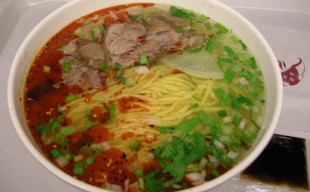 在兰州的旅行中，你该来碗兰州牛肉面，感受丝绸之路的文明