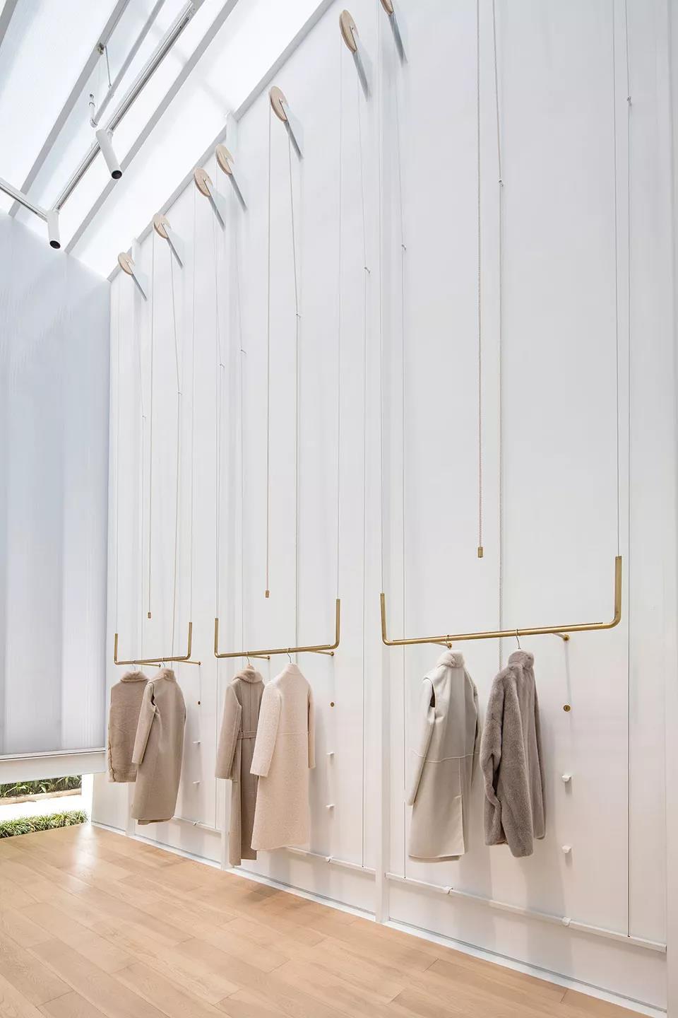 宁静低调的现代风格女装店，用空间设计维系着人与自然！