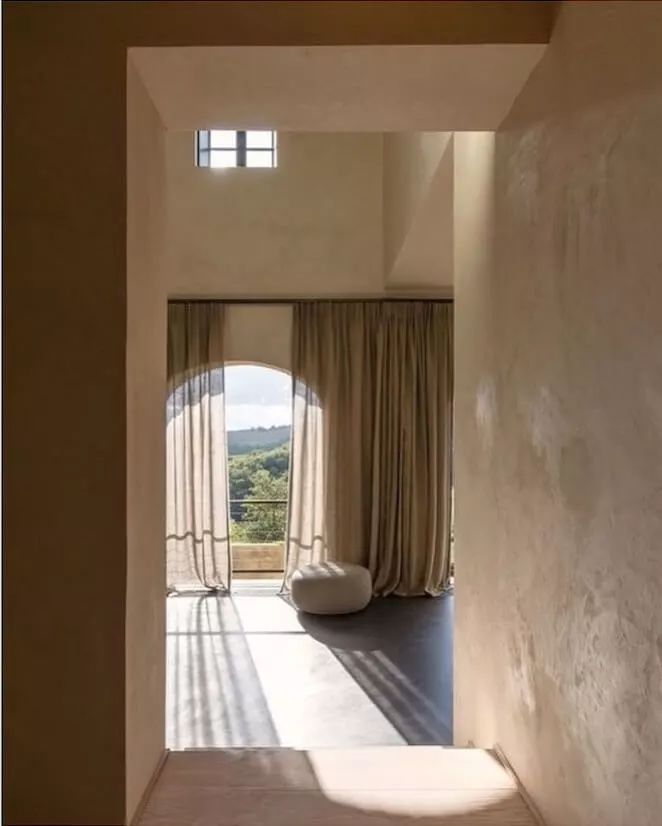 八月色彩推荐——请小酌一口“香槟”吧