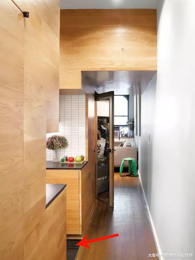 28平小公寓一张柜子都没有，卧室改书房用，业主天天在楼梯上睡觉