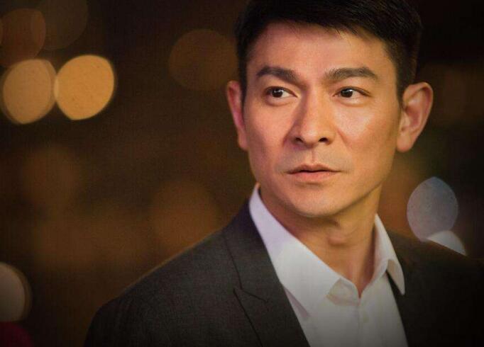 刘德华被粉丝要求退票, 6千元票只退980, 得知真相后打脸