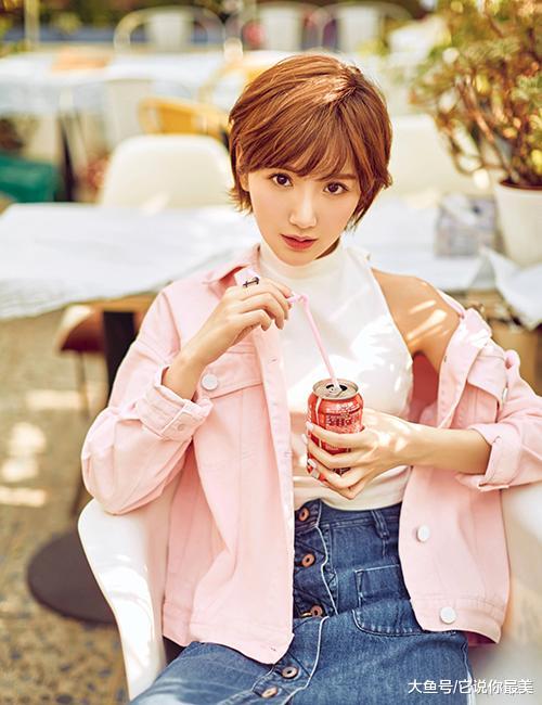 出生被父亲丢进垃圾桶，如今女儿成名后，父亲却想来分杯羹！