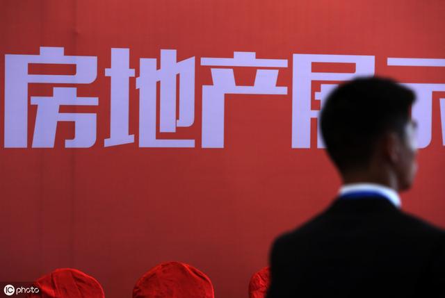 一线城市大降价，买房人终于后悔，业主：亏损几十万，又白干五六年